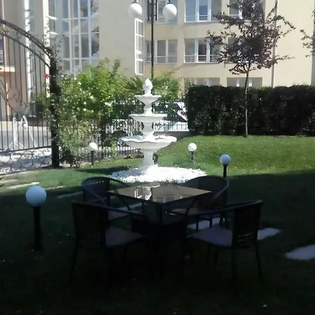 Studio In Dawn Park Deluxe Apartment *