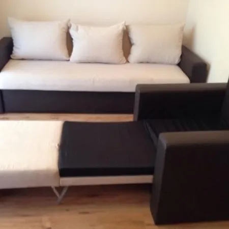 Studio In Dawn Park Deluxe Apartment